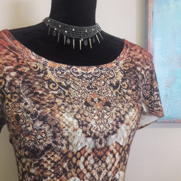 World Unity/ Embellished/ Print/ Top - Picture 2 of 8